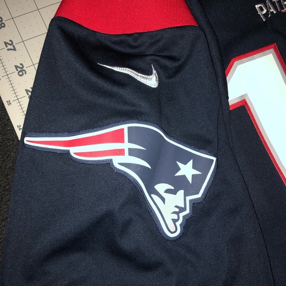 Tom Brady. New England Patriots NFL Jersey and New Era Beanie. Size XXL. - Picture 8 of 15